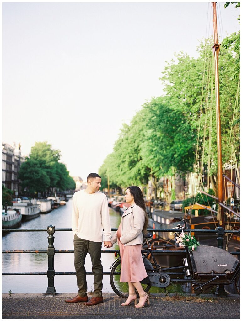 expectant mom in front of canal in Amsterdam, Netherlands

