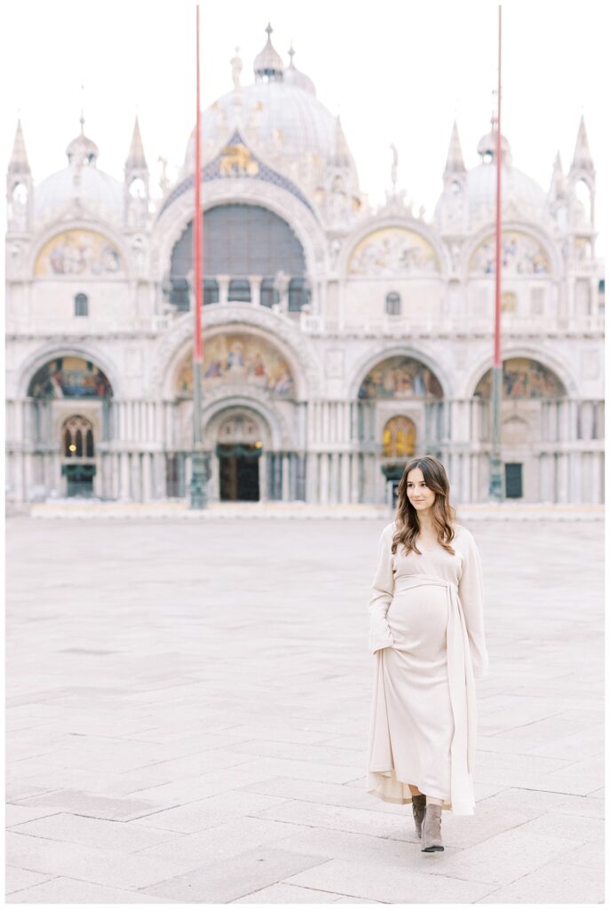 expectant mother in Piazza San Marco during her babymoon in Venice