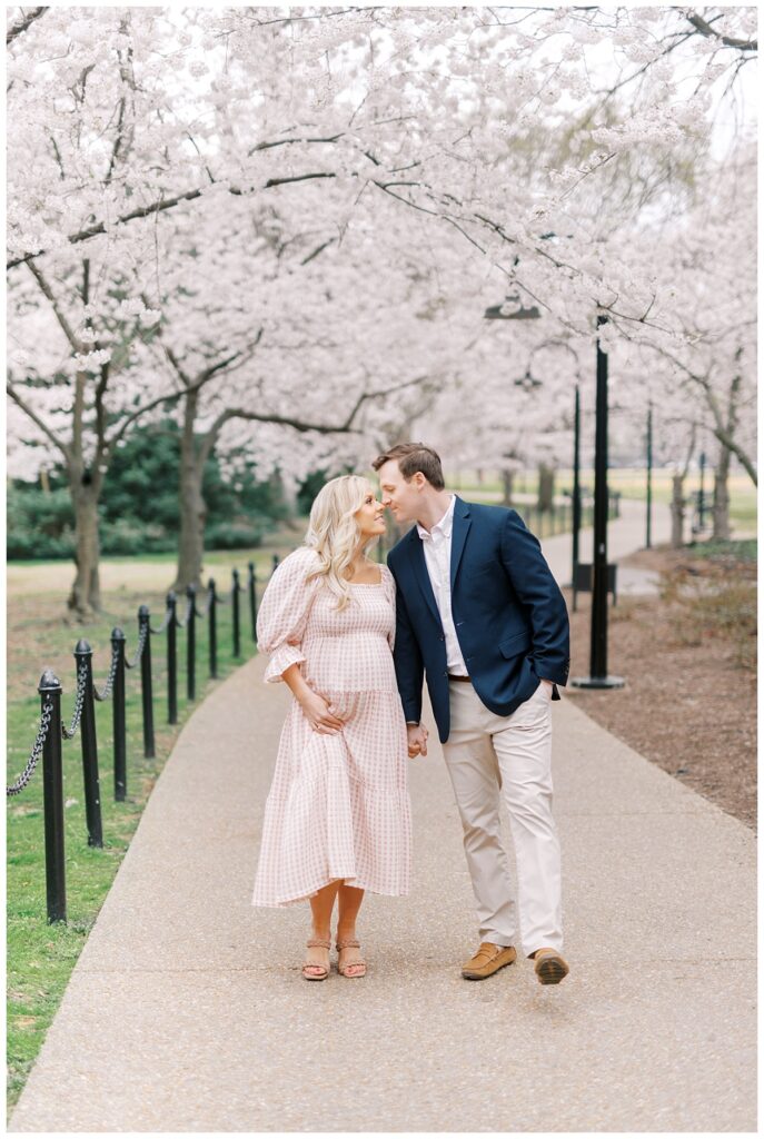 maternity session during washington dc cherry blossoms 
